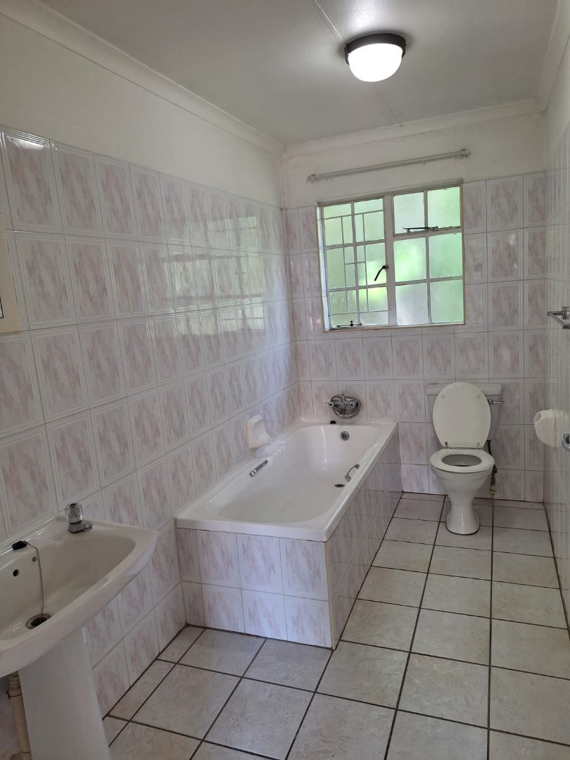 To Let 2 Bedroom Property for Rent in Faerie Glen Gauteng