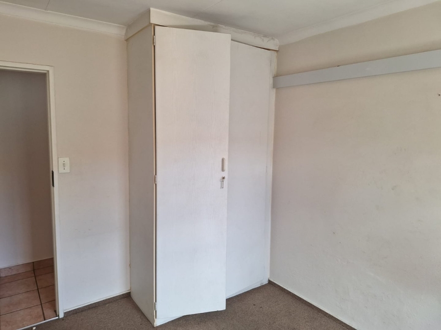 To Let 2 Bedroom Property for Rent in Faerie Glen Gauteng