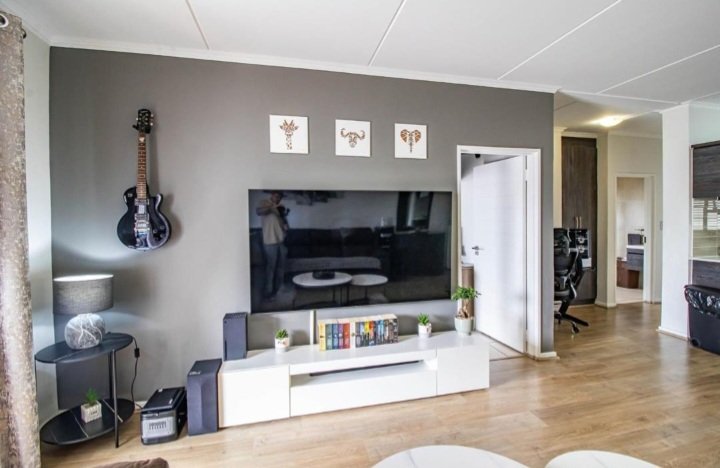 2 Bedroom Property for Sale in Greenstone Hill Gauteng