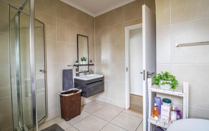 2 Bedroom Property for Sale in Greenstone Hill Gauteng