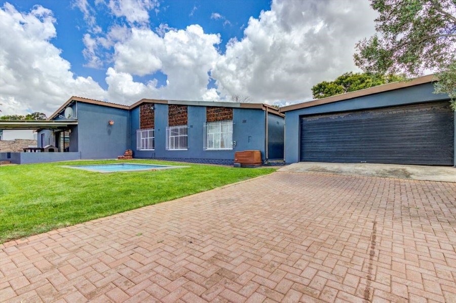 4 Bedroom Property for Sale in Bonaero Park Gauteng