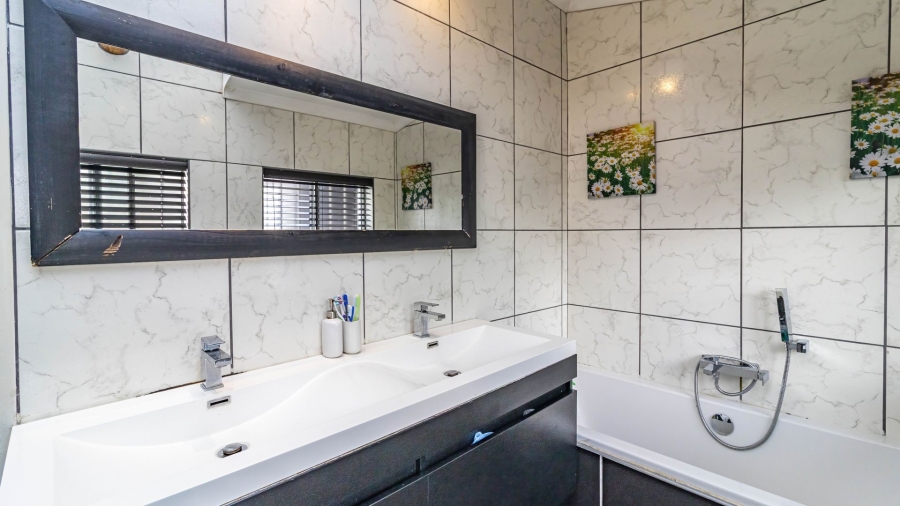 4 Bedroom Property for Sale in Brackendowns Gauteng