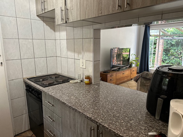 To Let 2 Bedroom Property for Rent in Sonneglans Gauteng