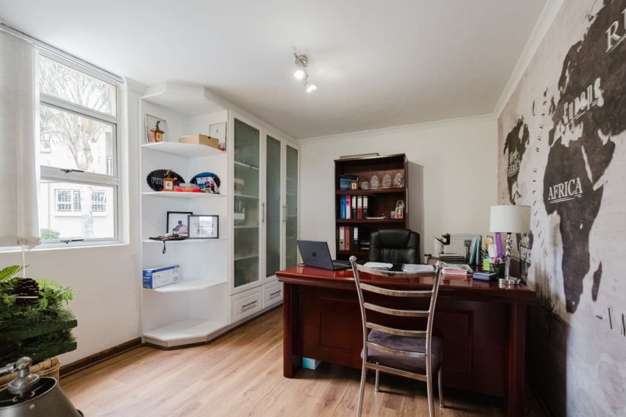 To Let 4 Bedroom Property for Rent in Glenvista Gauteng