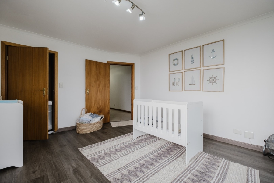 To Let 4 Bedroom Property for Rent in Glenvista Gauteng