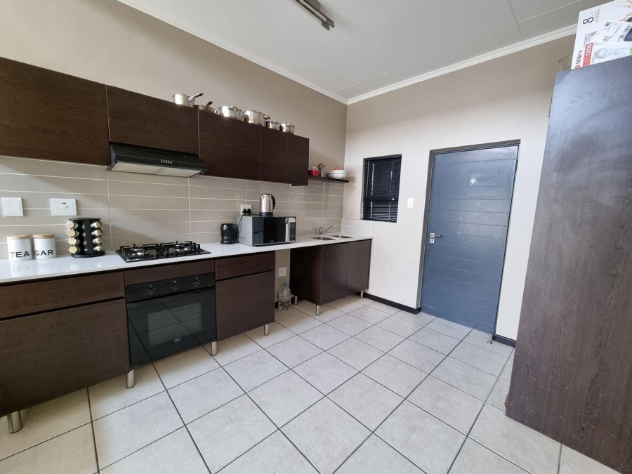 To Let 1 Bedroom Property for Rent in Oakdene Gauteng