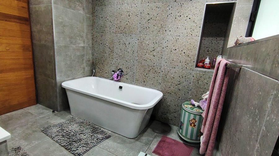 4 Bedroom Property for Sale in Vanderbijlpark SW 5 Gauteng