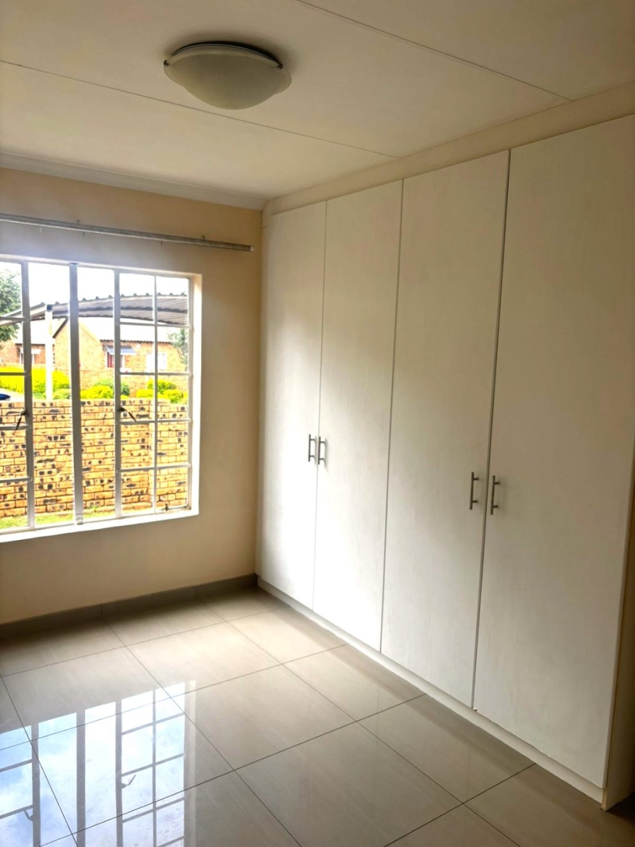 To Let 2 Bedroom Property for Rent in Erand Gardens Gauteng