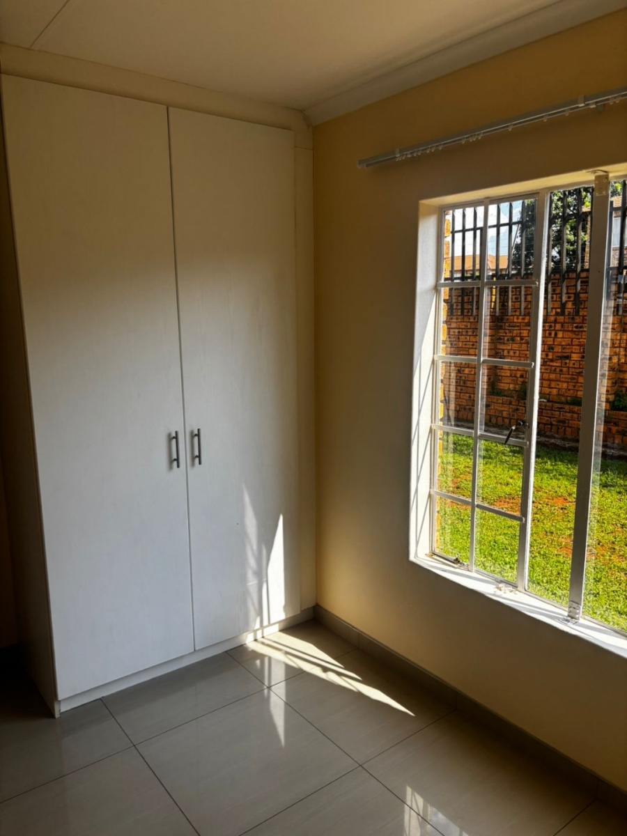 To Let 2 Bedroom Property for Rent in Erand Gardens Gauteng
