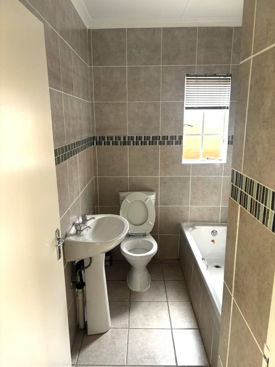 To Let 2 Bedroom Property for Rent in Erand Gardens Gauteng