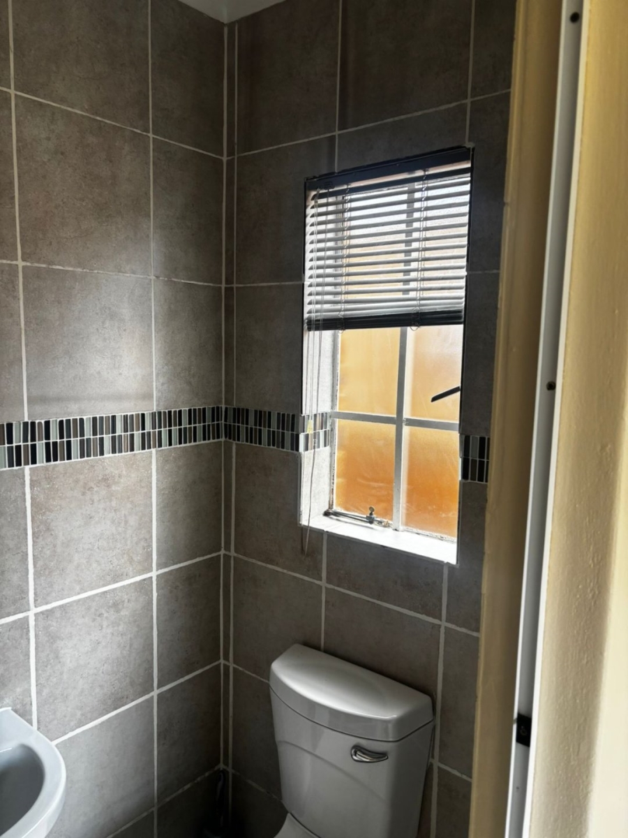 To Let 2 Bedroom Property for Rent in Erand Gardens Gauteng