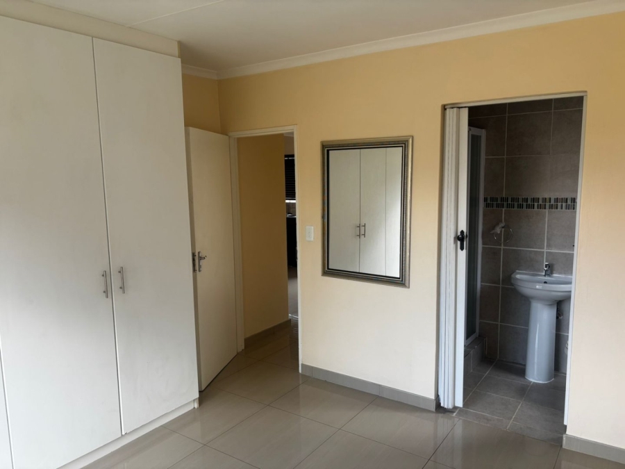 To Let 2 Bedroom Property for Rent in Erand Gardens Gauteng
