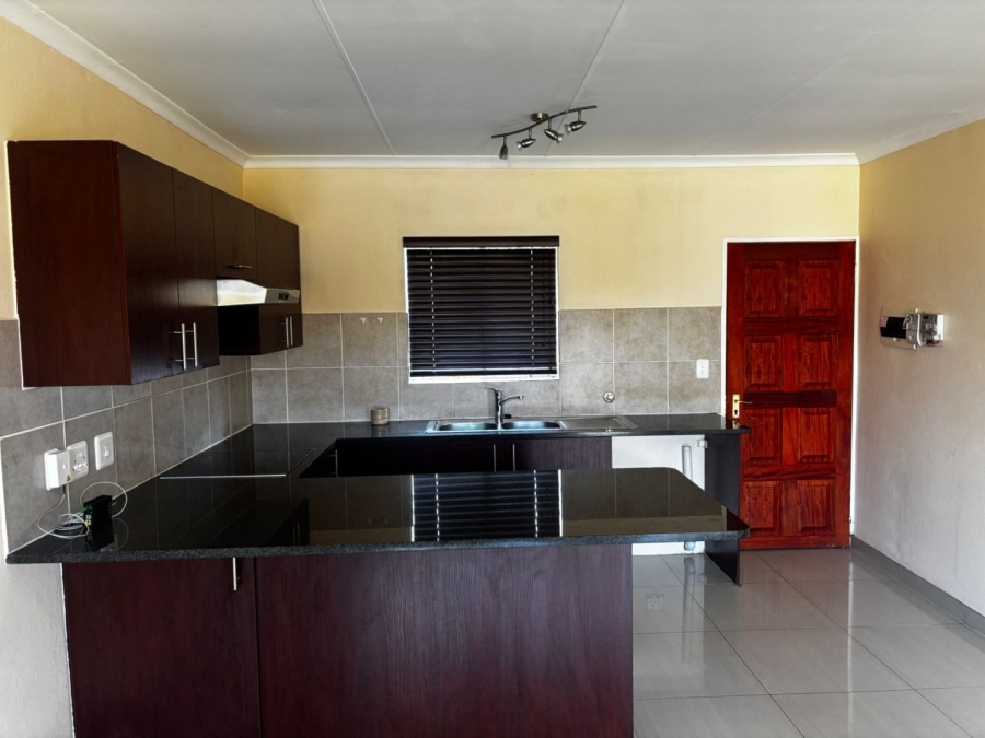 To Let 2 Bedroom Property for Rent in Erand Gardens Gauteng