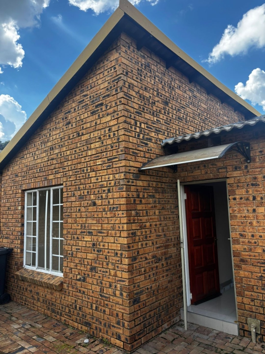 To Let 2 Bedroom Property for Rent in Erand Gardens Gauteng