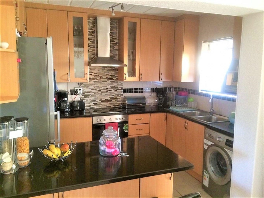 To Let 2 Bedroom Property for Rent in Bassonia Gauteng