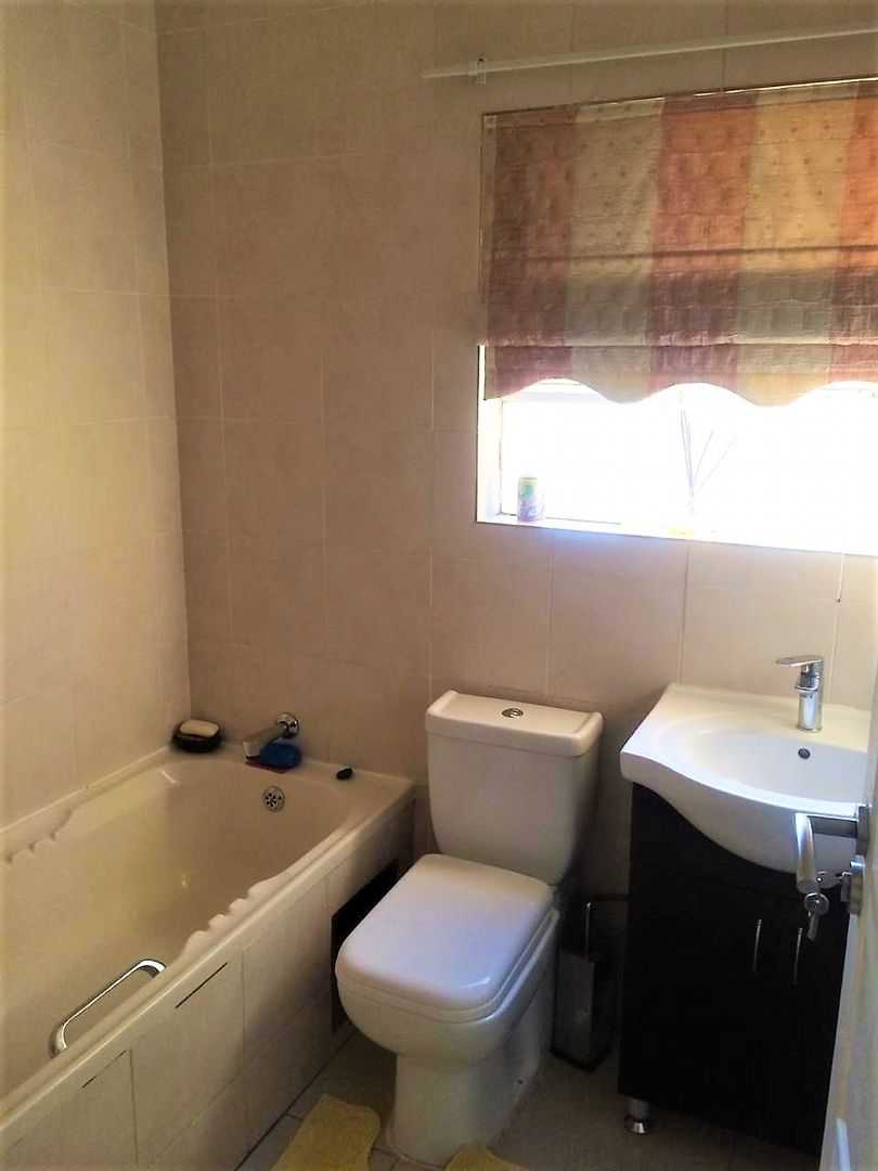 To Let 2 Bedroom Property for Rent in Bassonia Gauteng