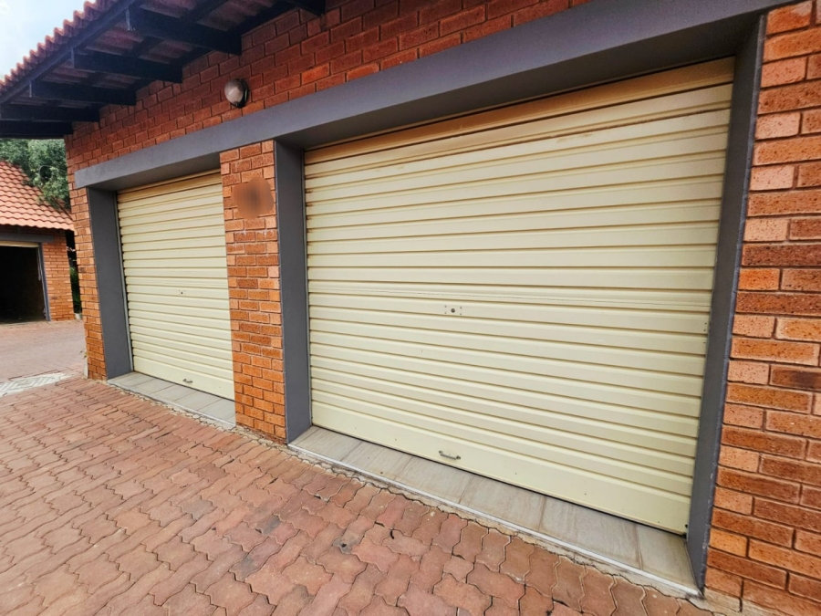 2 Bedroom Property for Sale in Monavoni Gauteng