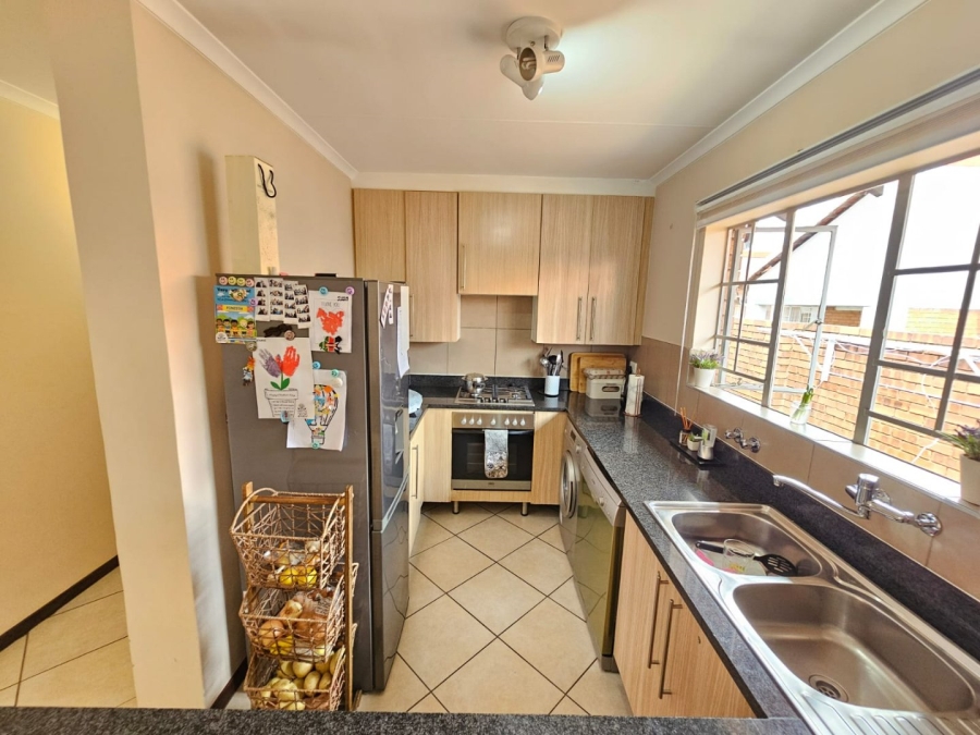 2 Bedroom Property for Sale in Monavoni Gauteng