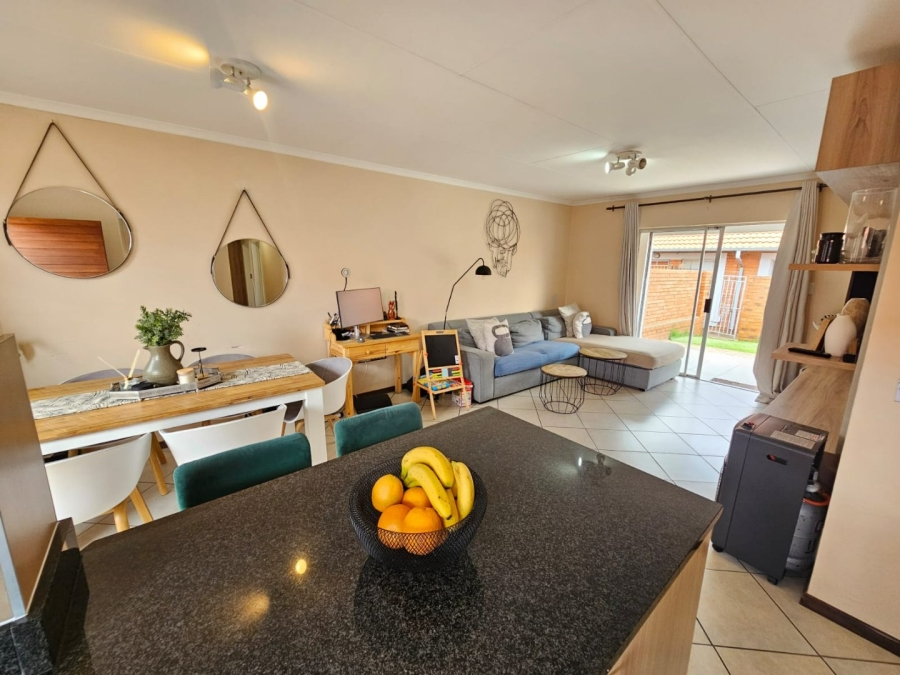 2 Bedroom Property for Sale in Monavoni Gauteng