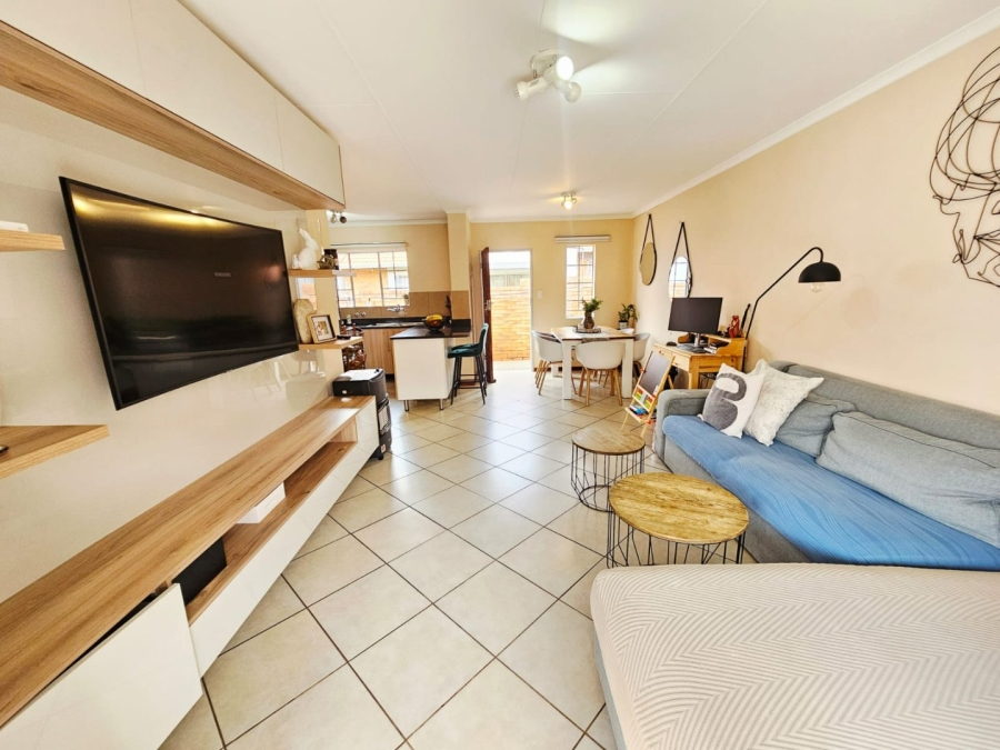 2 Bedroom Property for Sale in Monavoni Gauteng