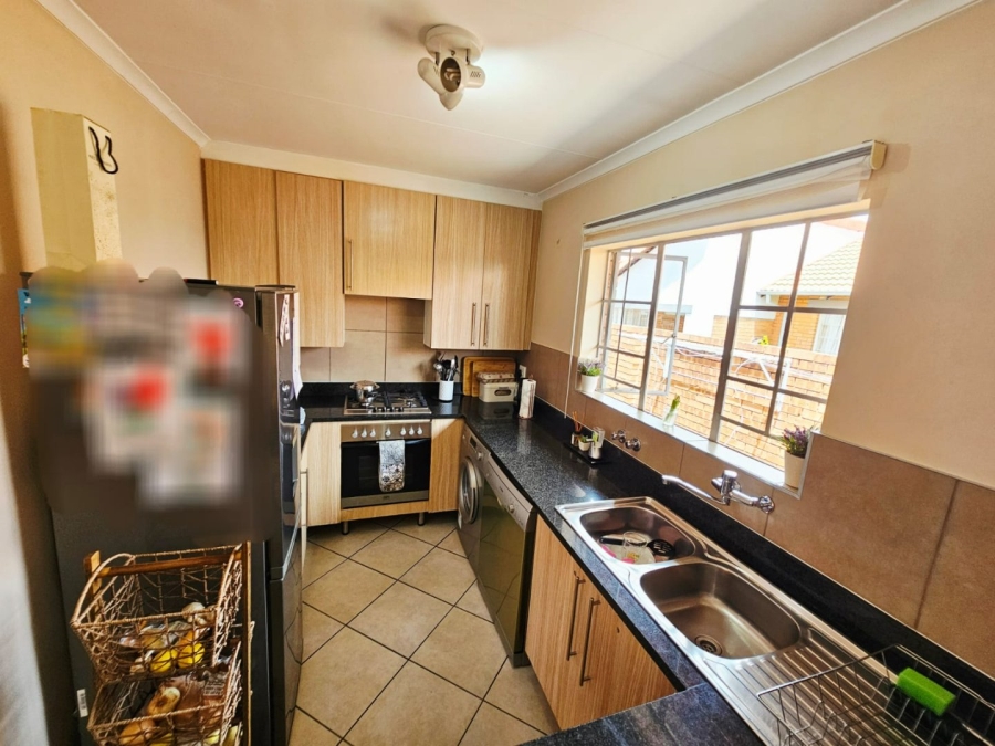 2 Bedroom Property for Sale in Monavoni Gauteng
