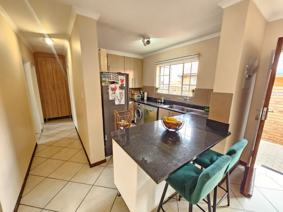 2 Bedroom Property for Sale in Monavoni Gauteng