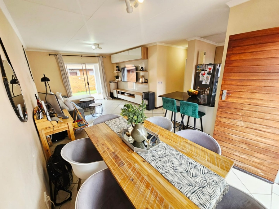 2 Bedroom Property for Sale in Monavoni Gauteng