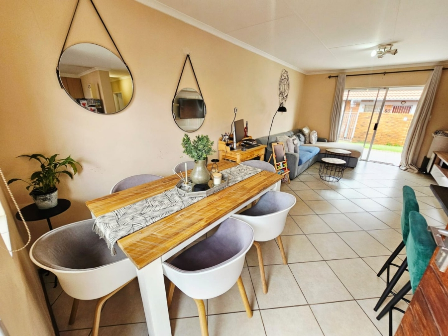 2 Bedroom Property for Sale in Monavoni Gauteng