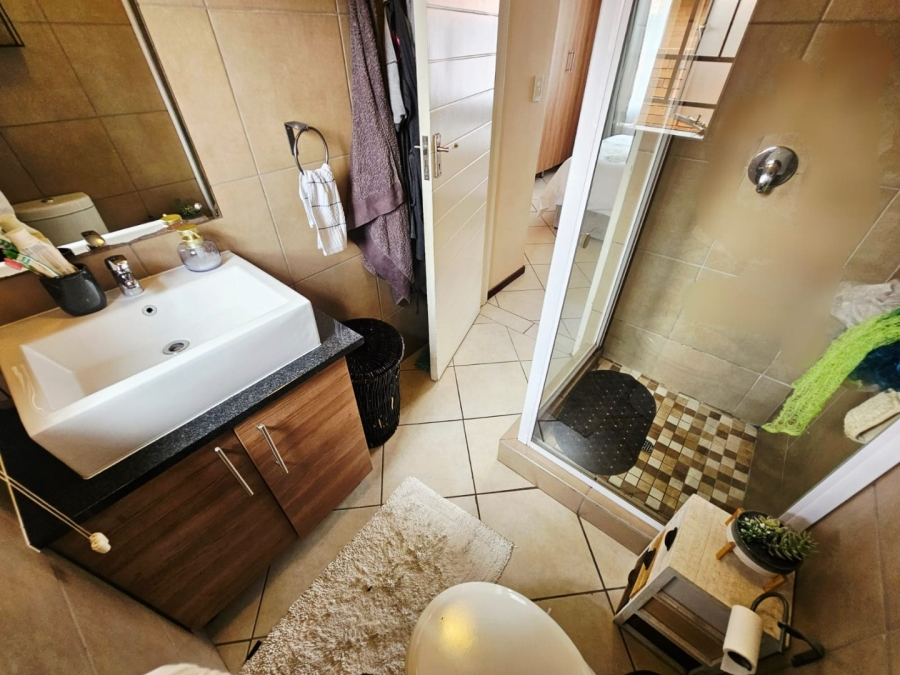 2 Bedroom Property for Sale in Monavoni Gauteng