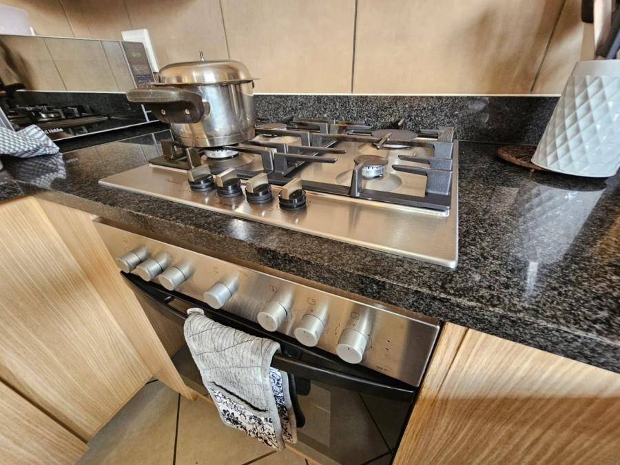 2 Bedroom Property for Sale in Monavoni Gauteng