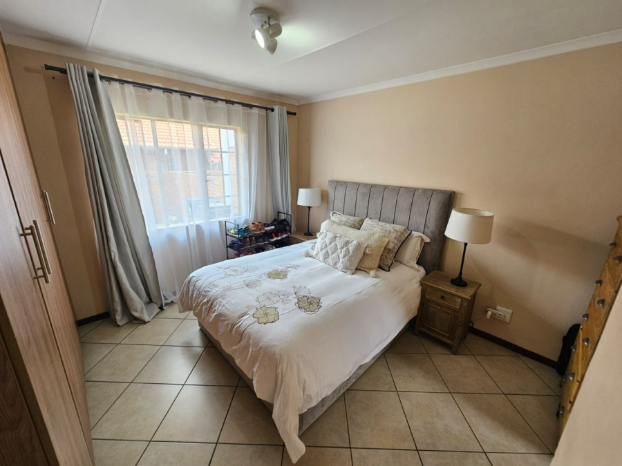 2 Bedroom Property for Sale in Monavoni Gauteng