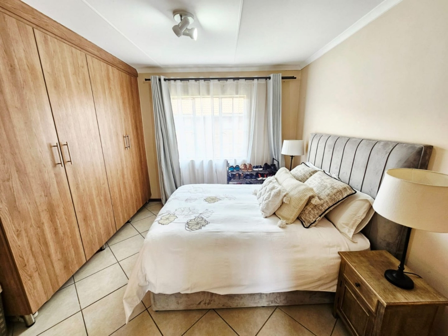 2 Bedroom Property for Sale in Monavoni Gauteng