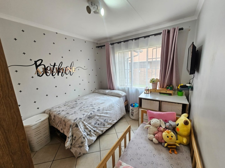 2 Bedroom Property for Sale in Monavoni Gauteng