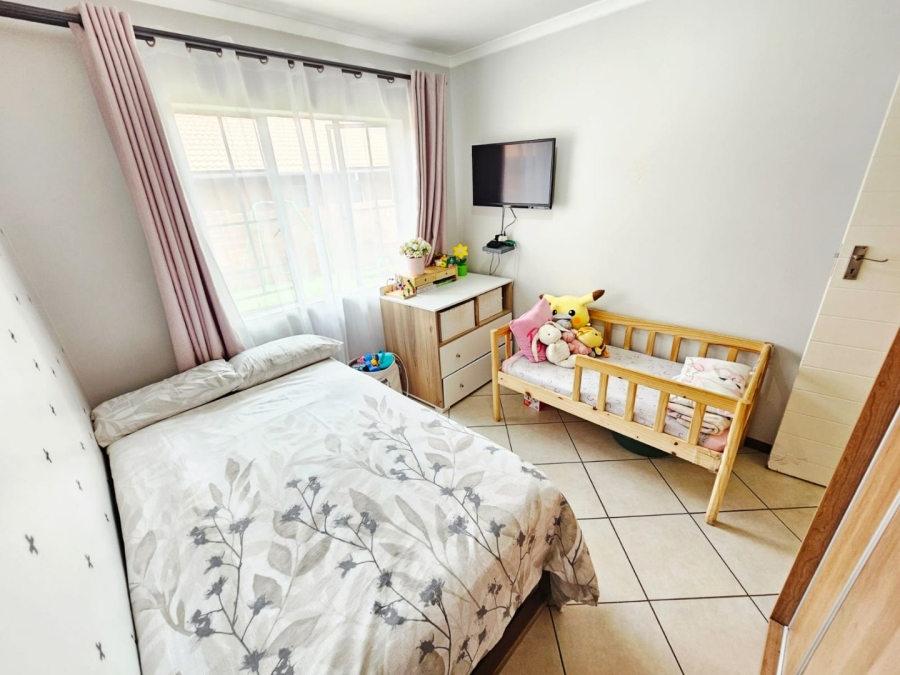 2 Bedroom Property for Sale in Monavoni Gauteng