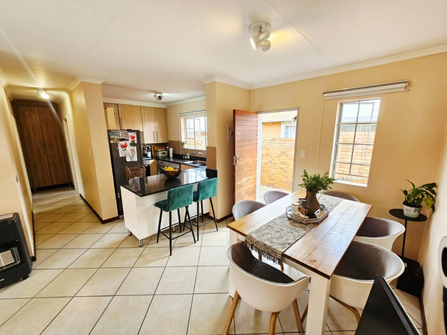 2 Bedroom Property for Sale in Monavoni Gauteng