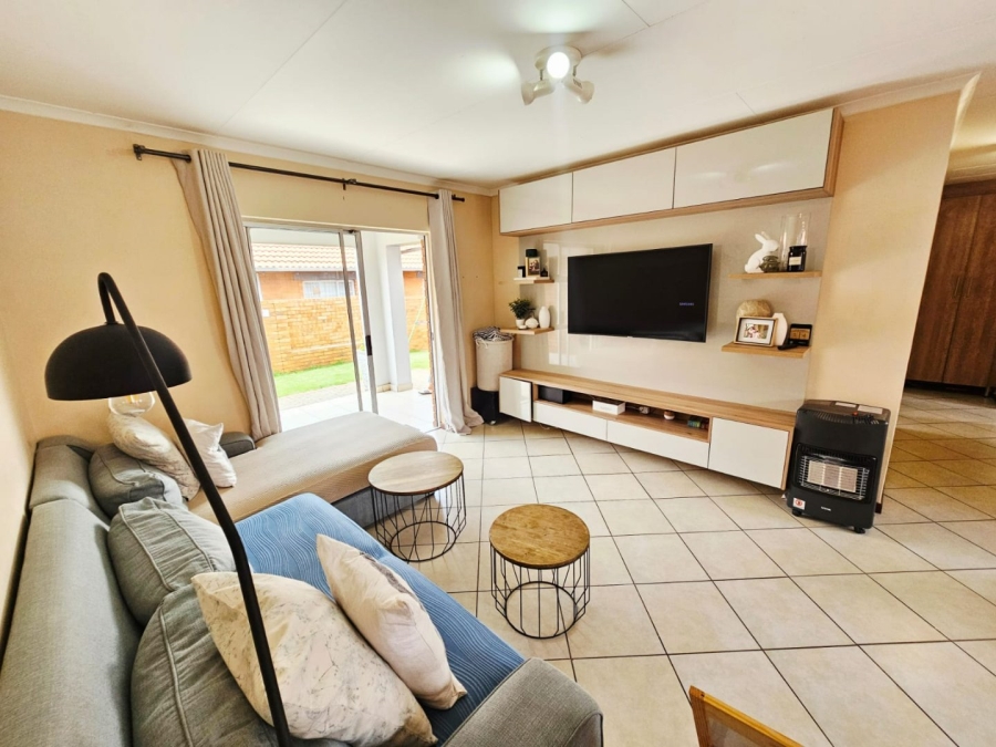 2 Bedroom Property for Sale in Monavoni Gauteng