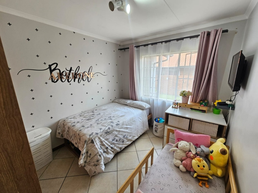 2 Bedroom Property for Sale in Monavoni Gauteng