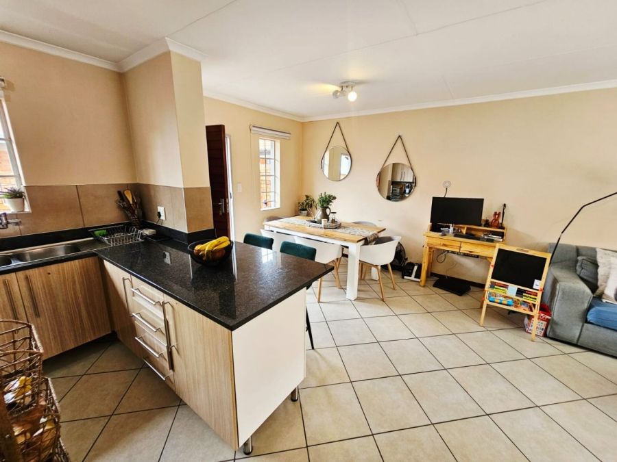 2 Bedroom Property for Sale in Monavoni Gauteng