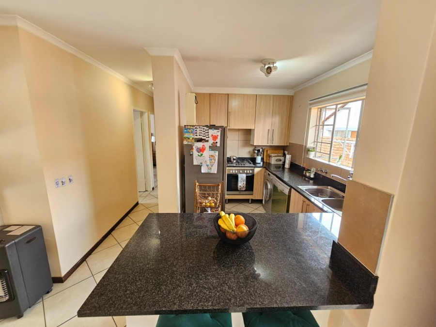 2 Bedroom Property for Sale in Monavoni Gauteng