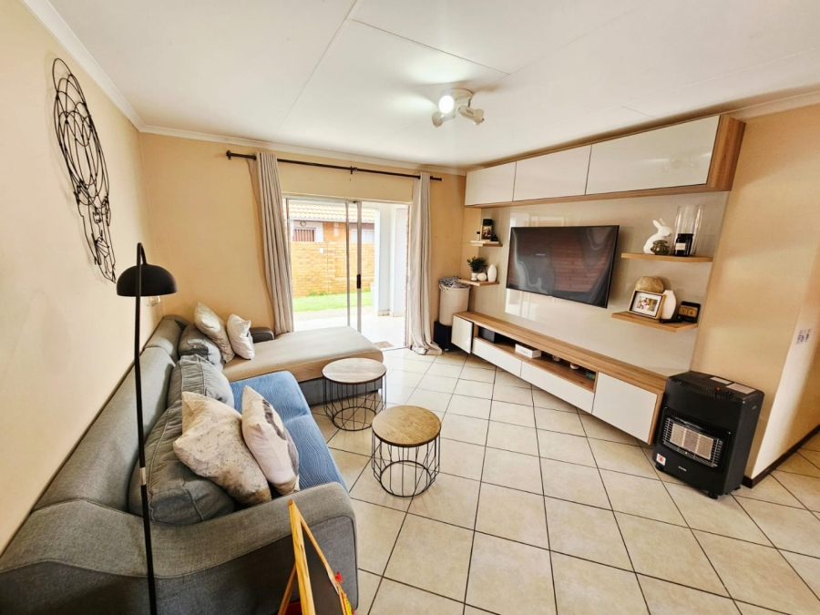 2 Bedroom Property for Sale in Monavoni Gauteng