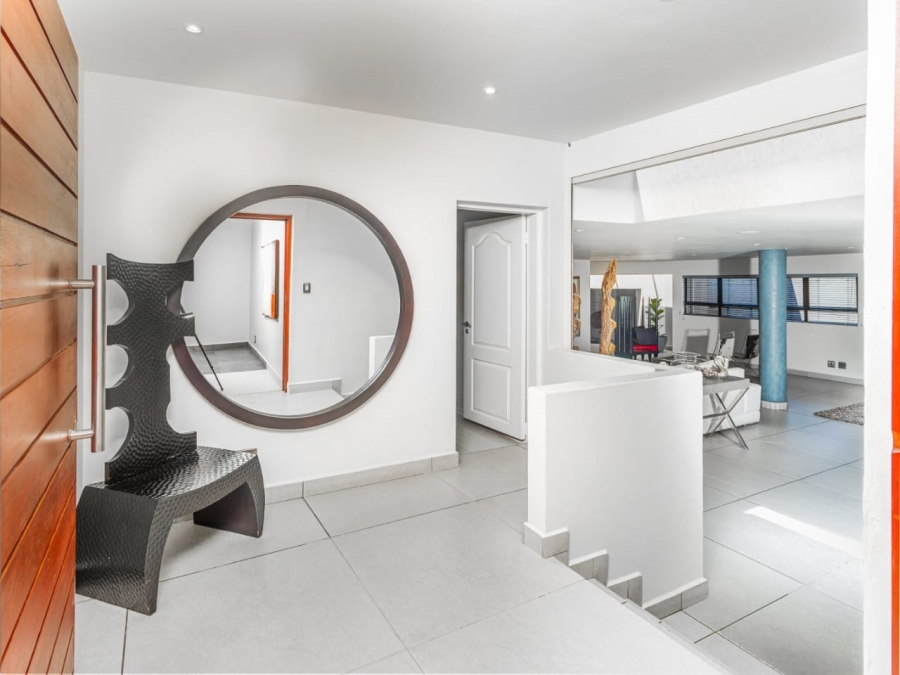 To Let 4 Bedroom Property for Rent in Sandown Gauteng