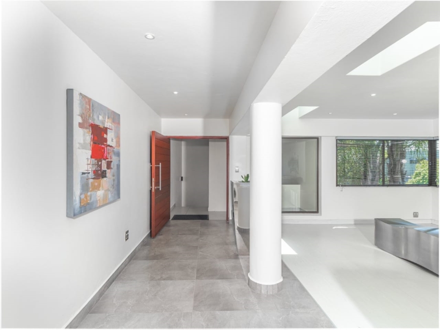 To Let 4 Bedroom Property for Rent in Sandown Gauteng