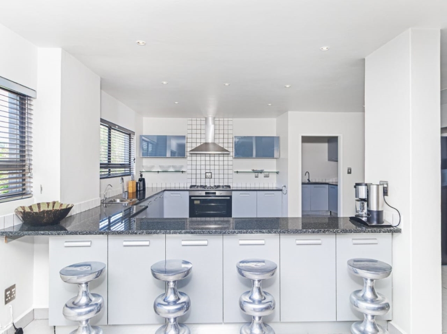 To Let 4 Bedroom Property for Rent in Sandown Gauteng