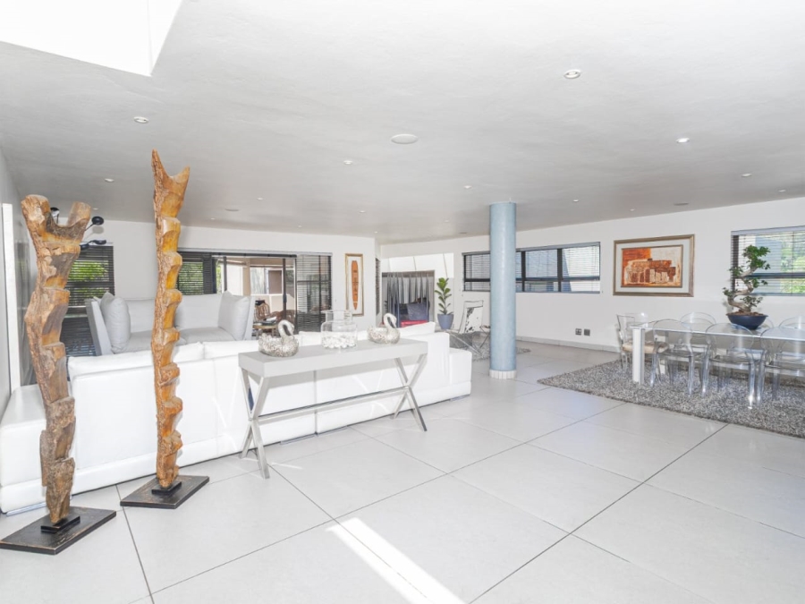 To Let 4 Bedroom Property for Rent in Sandown Gauteng