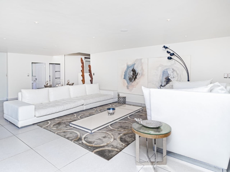 To Let 4 Bedroom Property for Rent in Sandown Gauteng