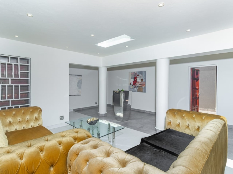 To Let 4 Bedroom Property for Rent in Sandown Gauteng