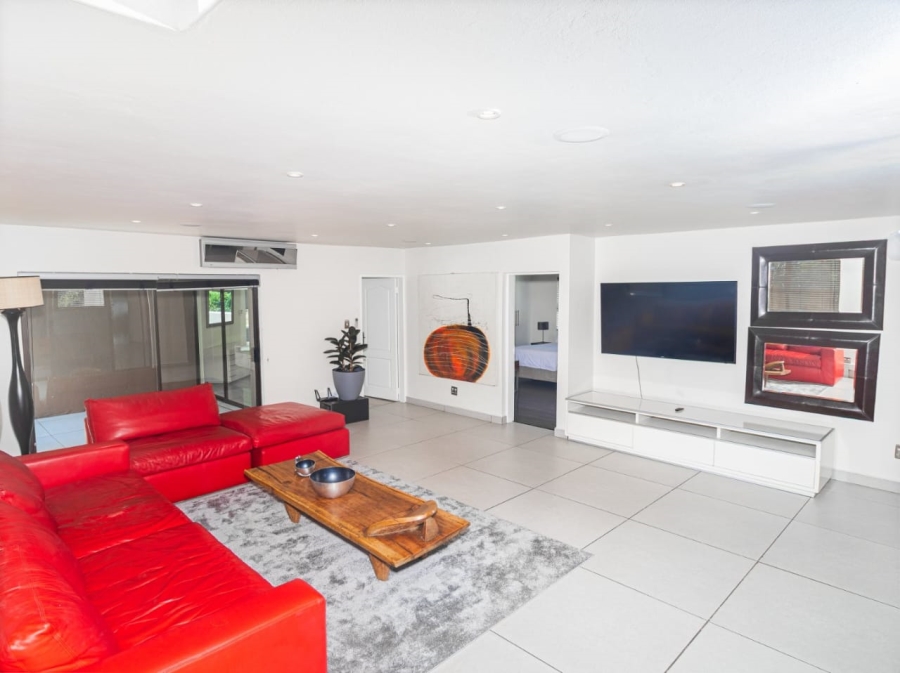 To Let 4 Bedroom Property for Rent in Sandown Gauteng