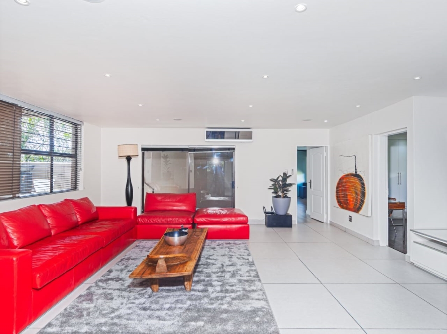 To Let 4 Bedroom Property for Rent in Sandown Gauteng