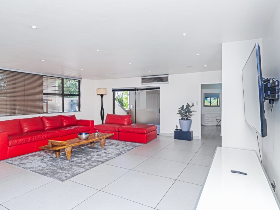 To Let 4 Bedroom Property for Rent in Sandown Gauteng