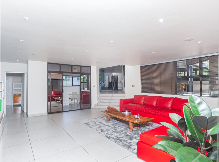 To Let 4 Bedroom Property for Rent in Sandown Gauteng